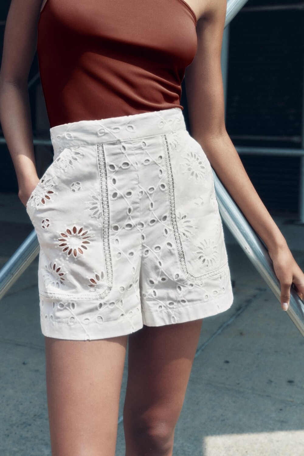 

Шорты с вышивкой ZARA, экру
