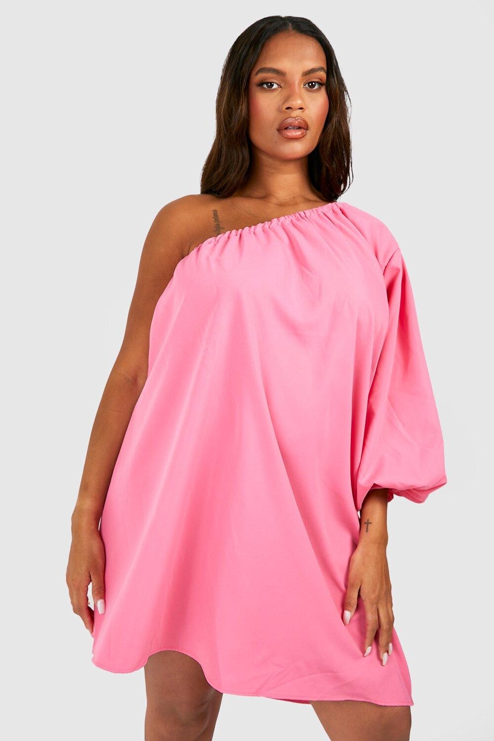 

Тканое платье на одно плечо plus Boohoo, розовый