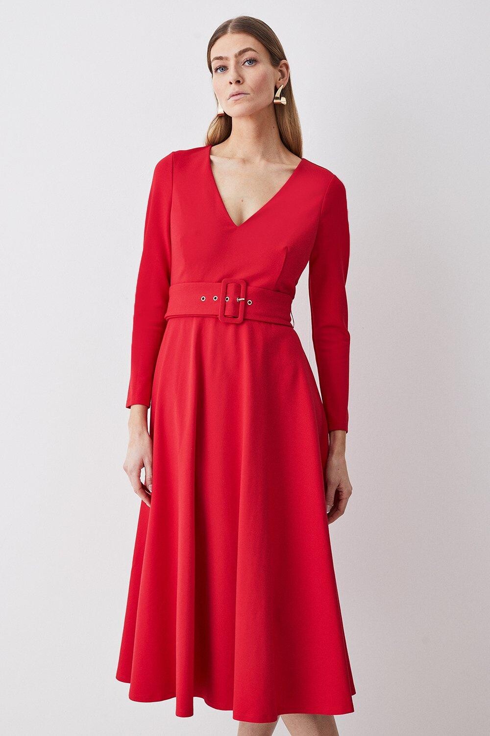 

Платье макси с V-образным вырезом и поясом Karen Millen, красный