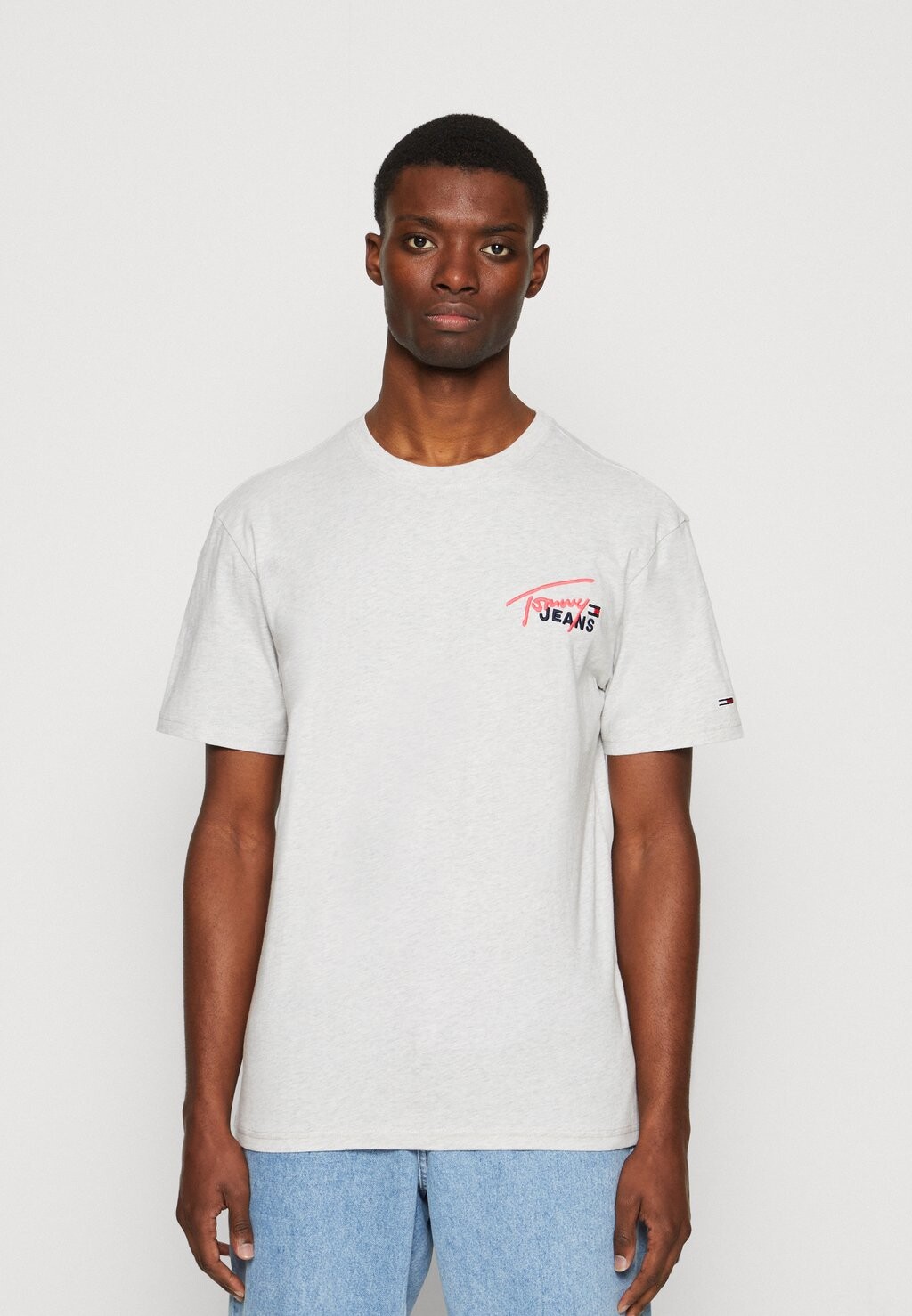 

Футболка с принтом Tommy Jeans, серый меланж