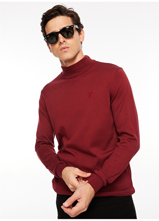 цена Красный мужской однотонный свитер с полуводолазкой и длинным рукавом Fabrika
