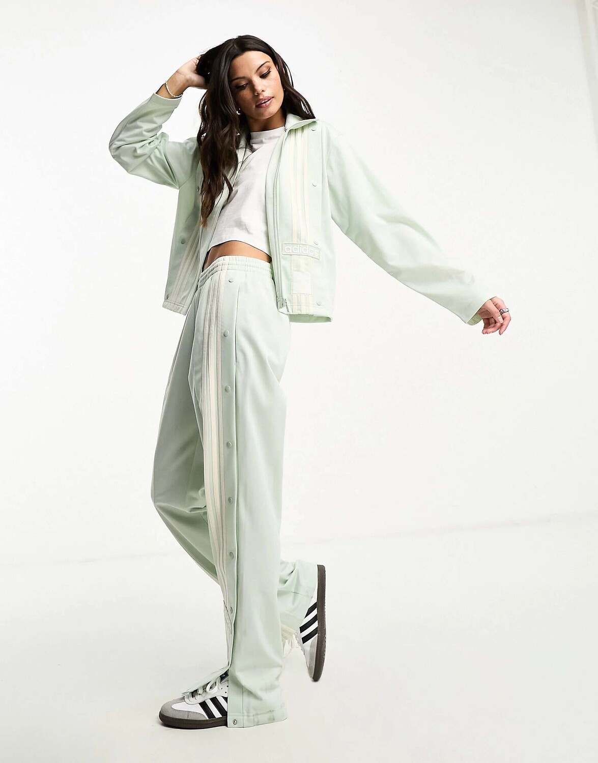

Мятно-зеленые широкие брюки adidas Originals 'Neutral Court' adibreak, Зеленый