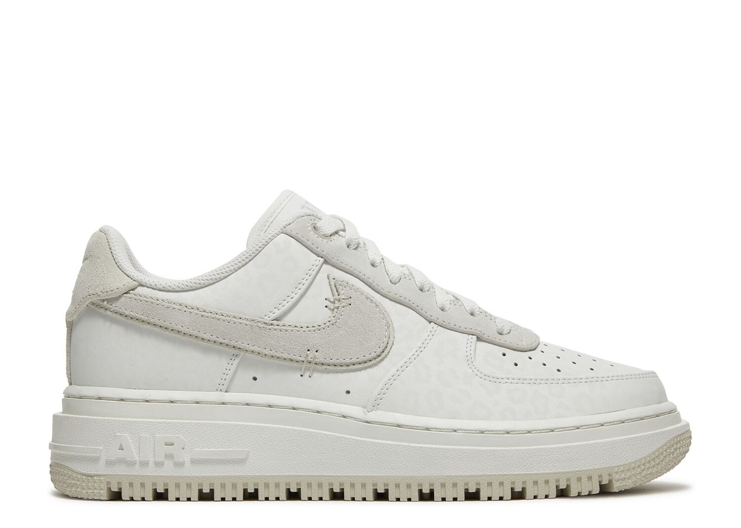 

Кроссовки Nike Air Force 1 Luxe 'Triple White', белый