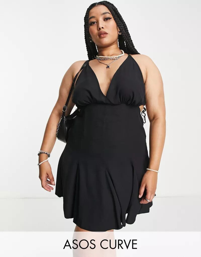 

Черное мини-платье с глубоким вырезом и бретелями ASOS DESIGN Curve