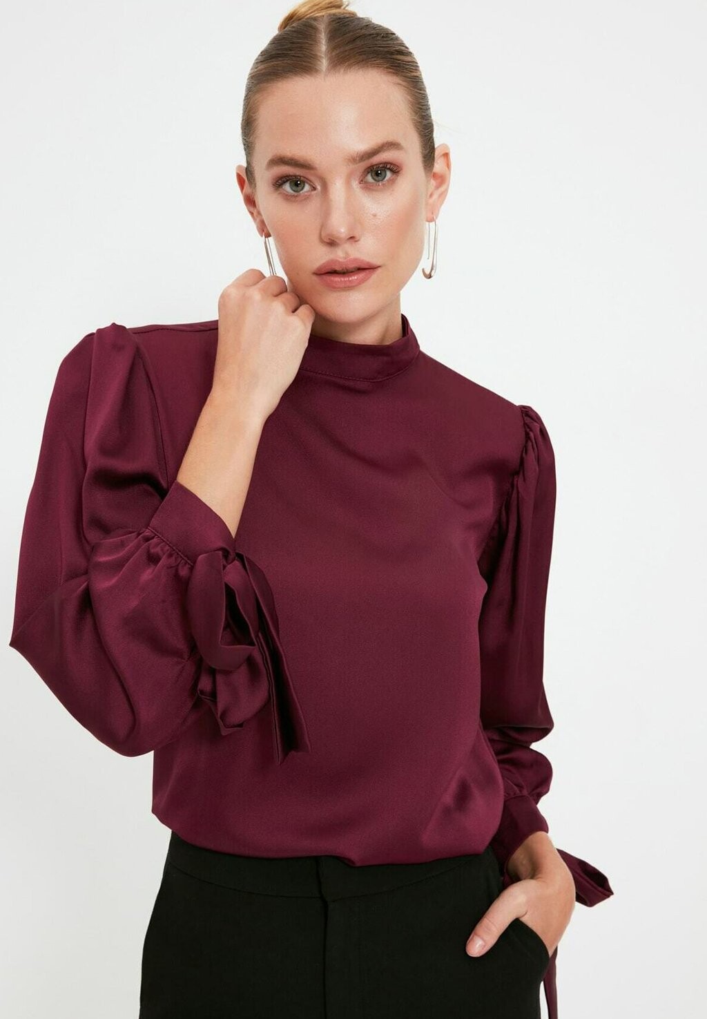 

Блузка Trendyol, цвет plum