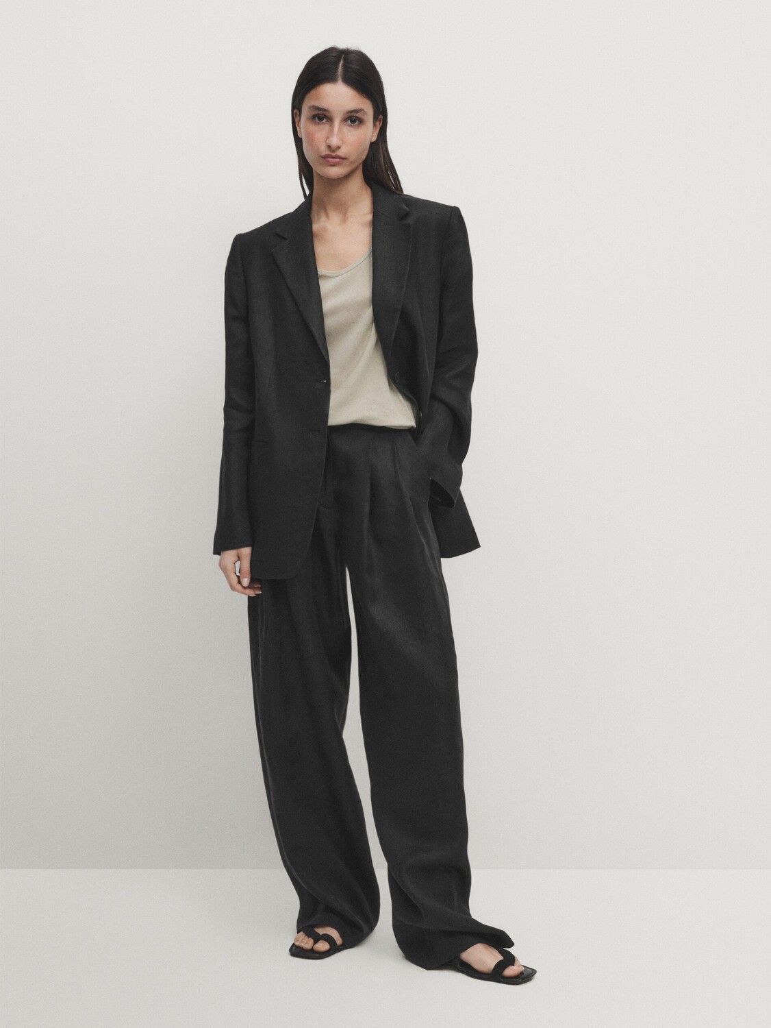 

Брюки прямого кроя с двумя вытачками Massimo Dutti, черный
