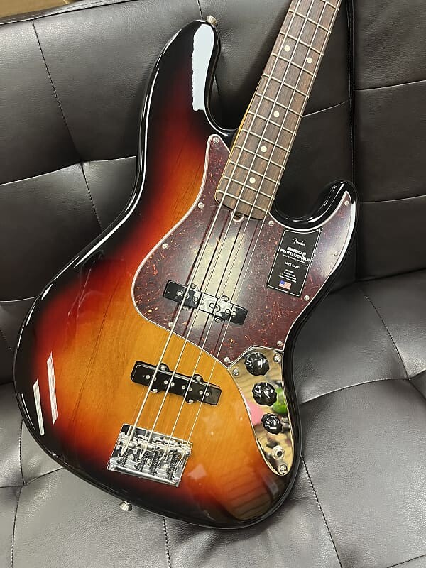 

Басс гитара Fender American Professional II Jazz Bass with Rosewood Fretboard 2020 - Present - 3-Color Sunburst