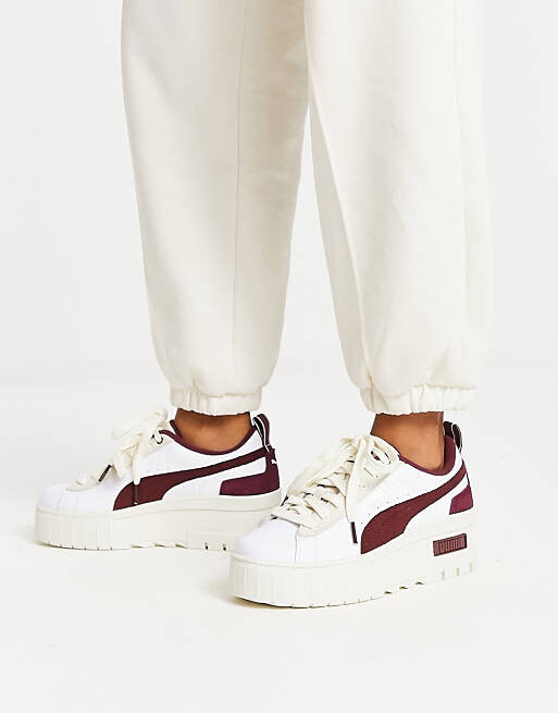 

Бело-бордовые кроссовки на танкетке Puma Mayze, Красный