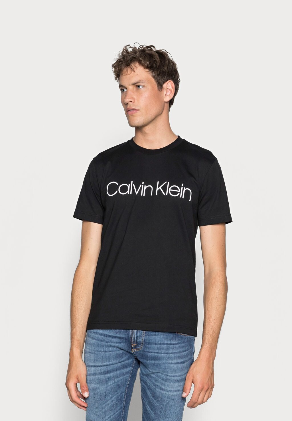 

Футболка с принтом Calvin Klein, черный