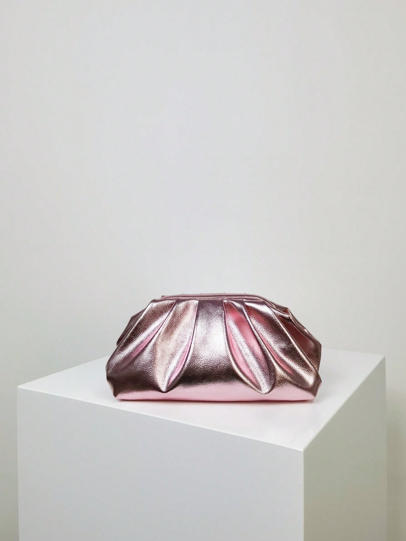 Средняя сумка с металлическими рюшами, розовый