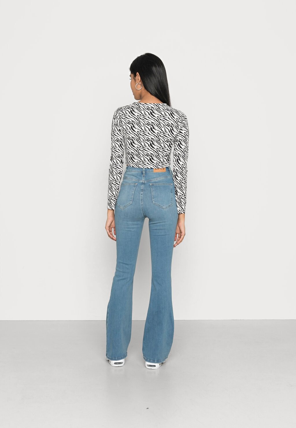 

Расклешенные джинсы BOOTCUT HIGH WAIST NA-KD, синий