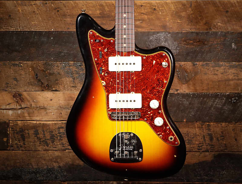 

Fender Custom Shop 1962 Jazzmaster Journeyman Relic в цвете Wide Fade 3-tone Sunburst Fender Custom Shop Jazzmaster