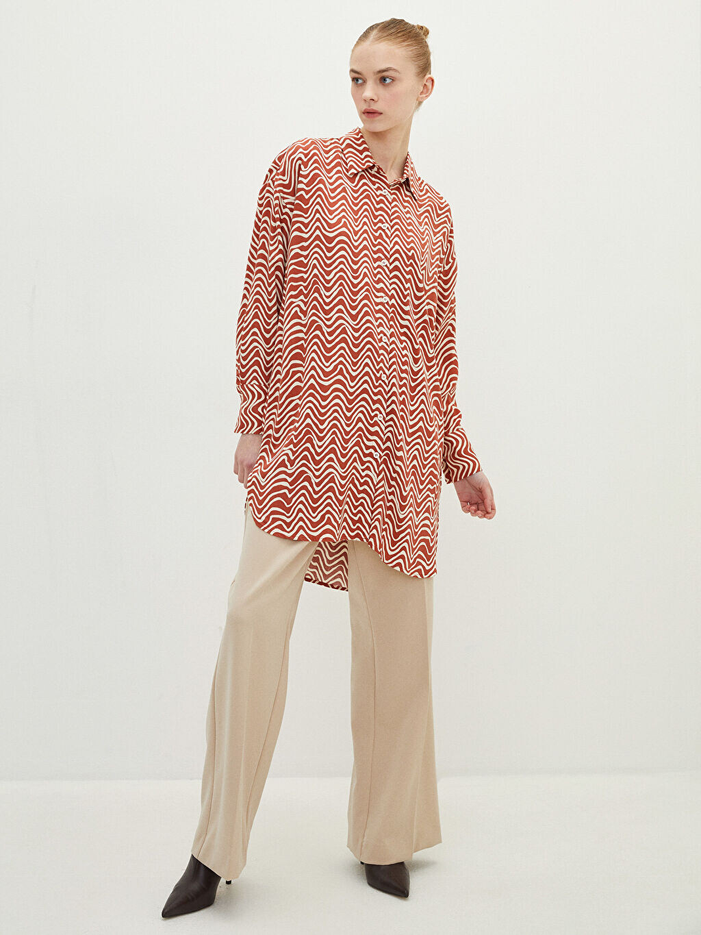 

Женская туника из вискозы с длинным рукавом и воротником-стойкой LCW Modest