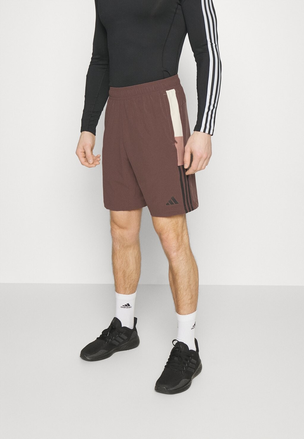 

Спортивные шорты Adidas