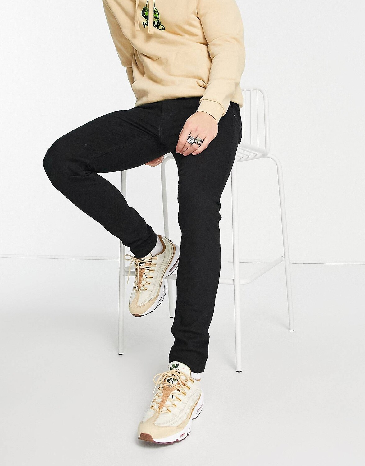 

Черные джинсы-суперскинни Levi's 519
