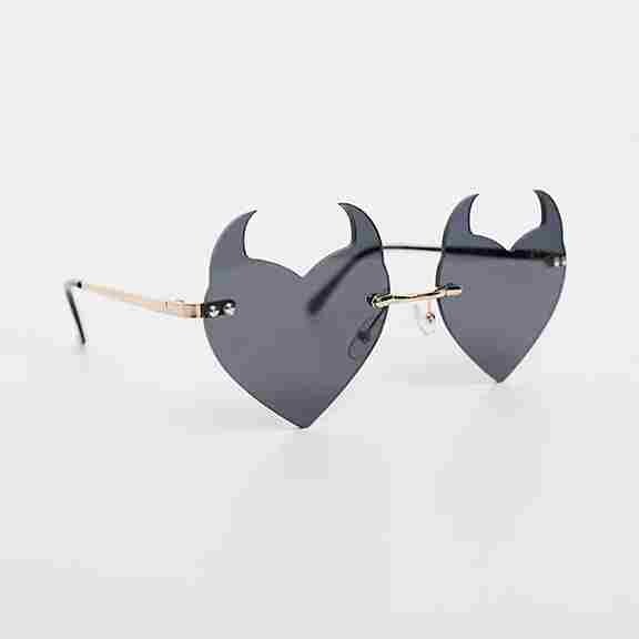 

Солнцезащитные очки Public Desire Devil Heart, черный