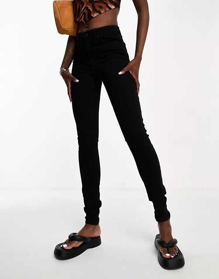 

Черные джинсы скинни со средней посадкой Vero Moda Tall, черный