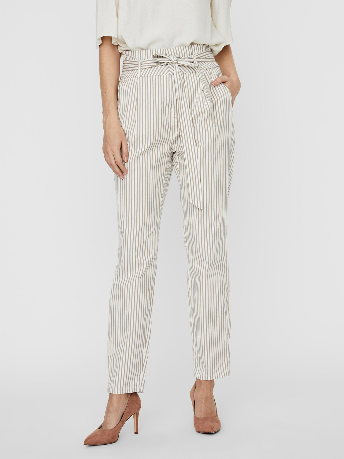 

Брюки Vero Moda Gestreifte Business Stoffhose High Waist Paperbag Pants VMEVA, серебряный