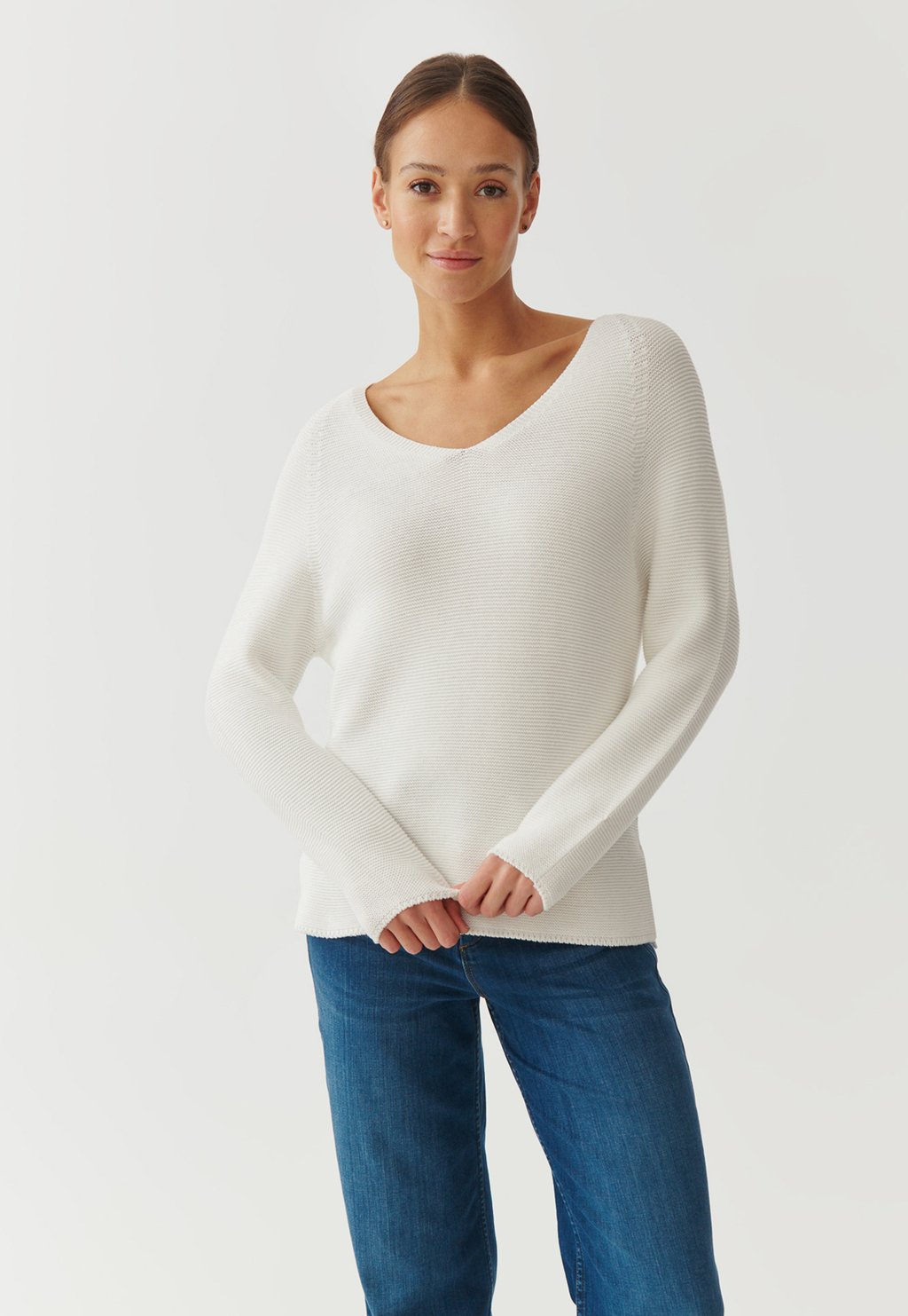 Вязаный свитер BORI TATUUM, цвет off white фото