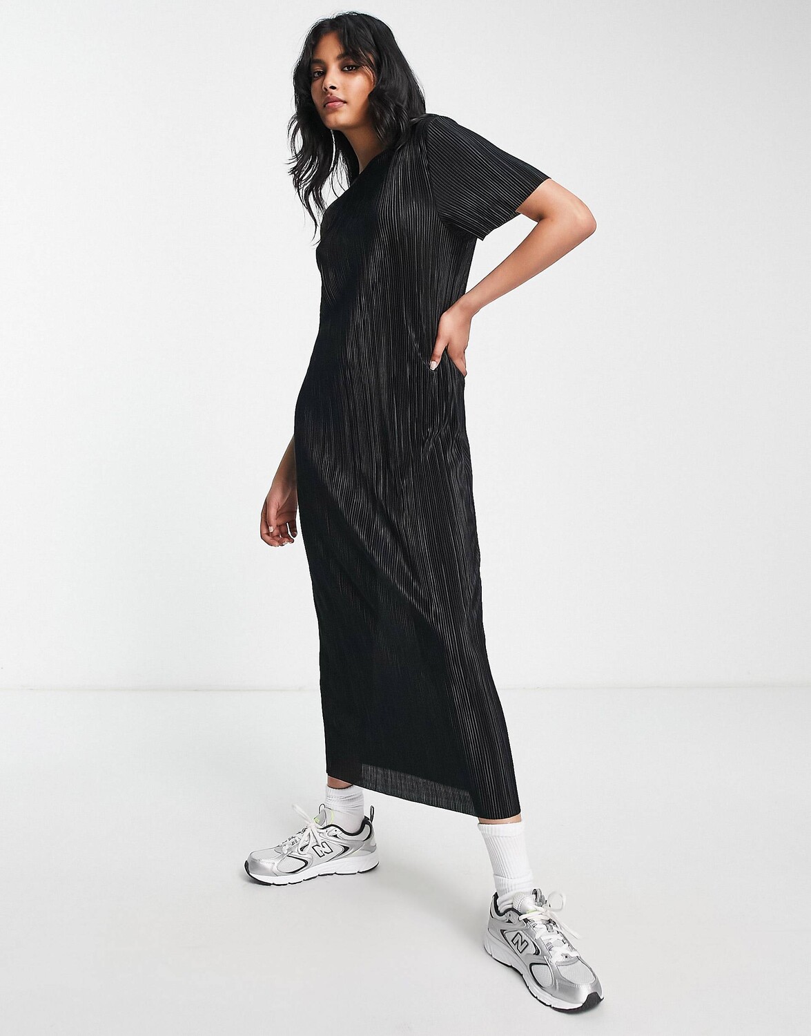 

Черное плиссированное платье-футболка миди ASOS DESIGN, Черный