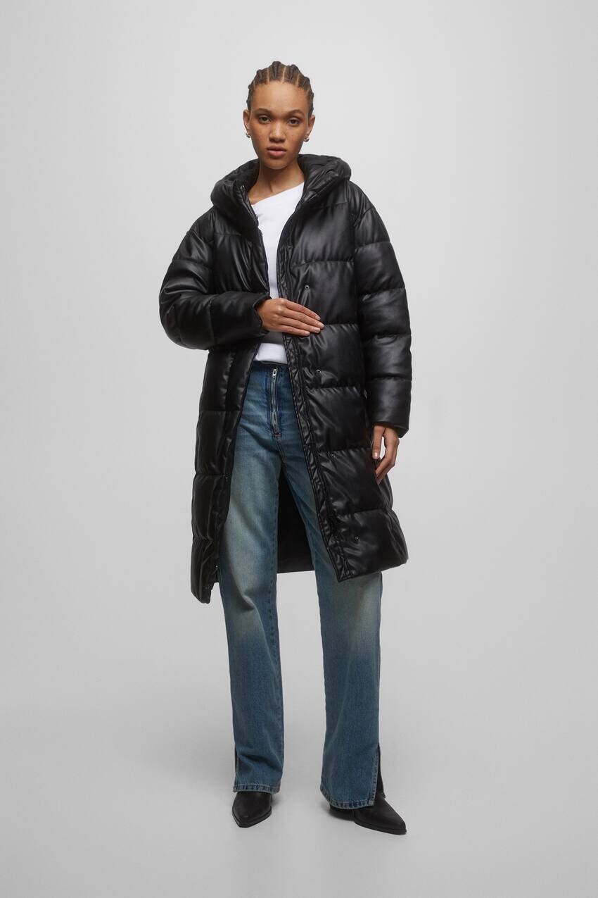 

Пуховик из искусственной кожи Pull&Bear, черный
