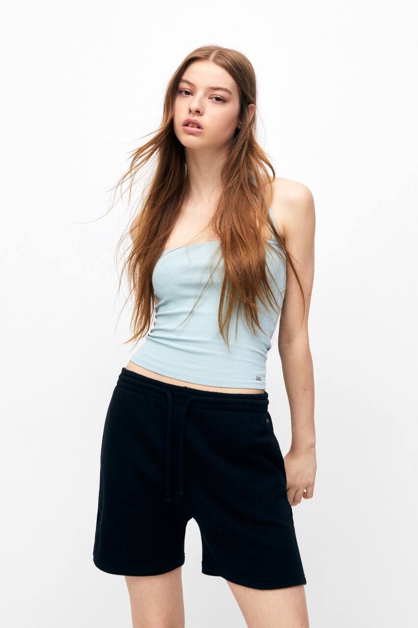 

Базовые шорты-бермуды Pull&Bear, черный