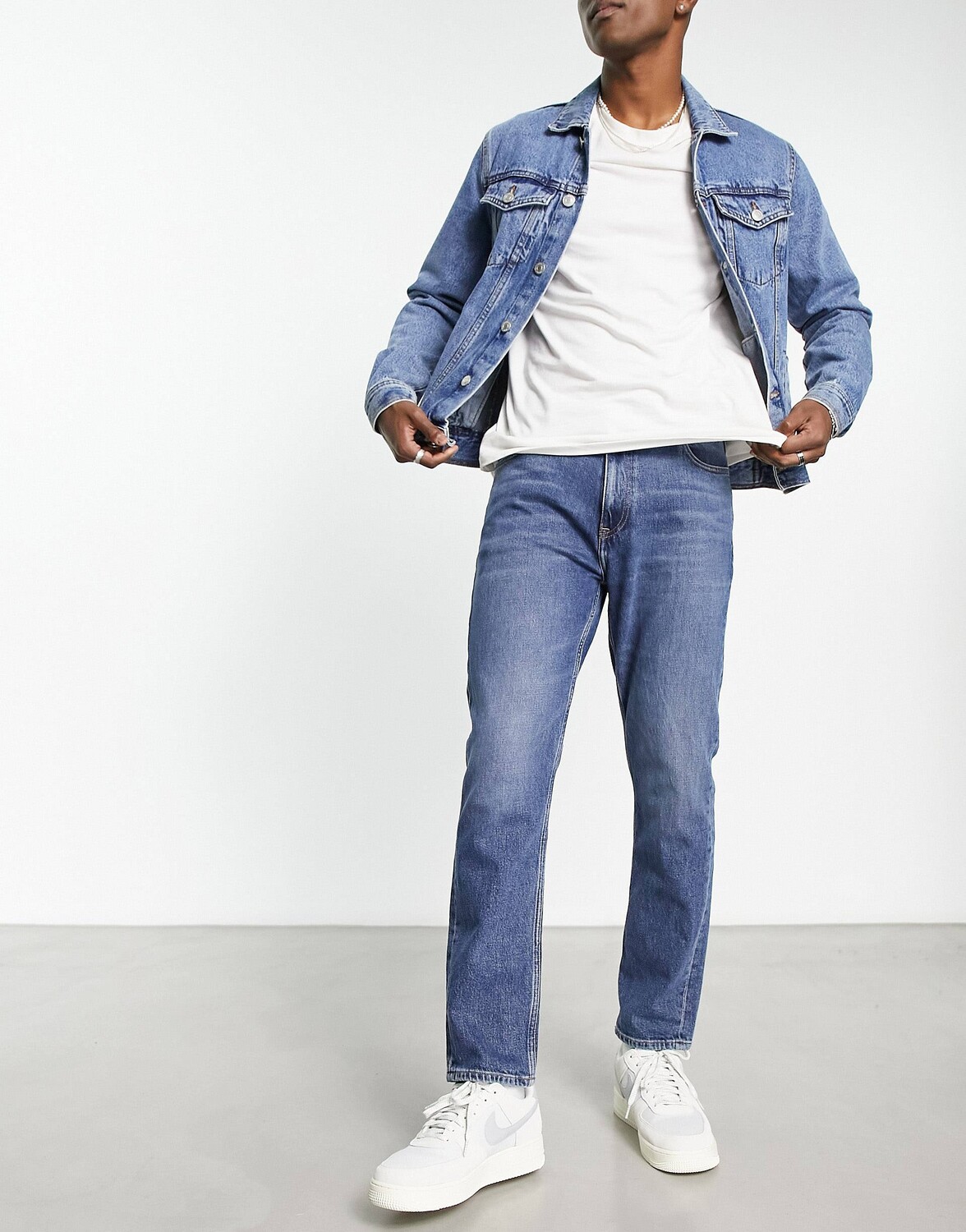 

Зауженные джинсы средней потертости Tommy Jeans Dad