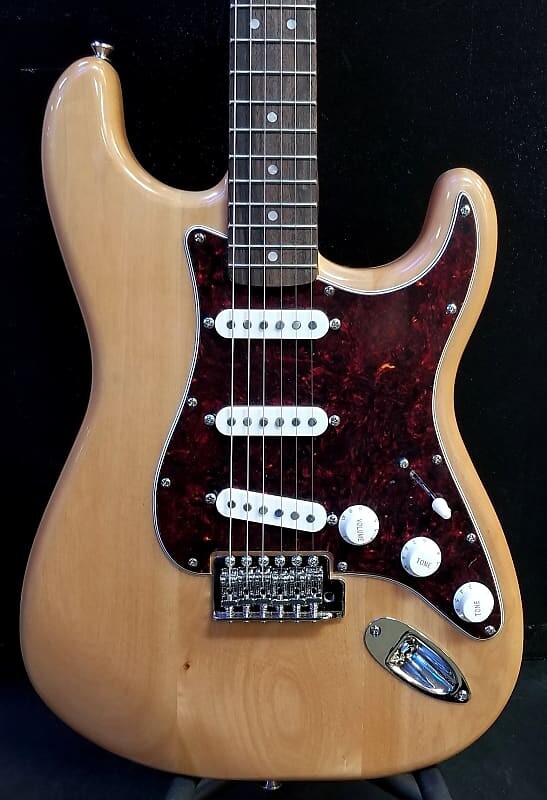 

Гитара Fender Squier Classic Vibe '70s Stratocaster, натуральный