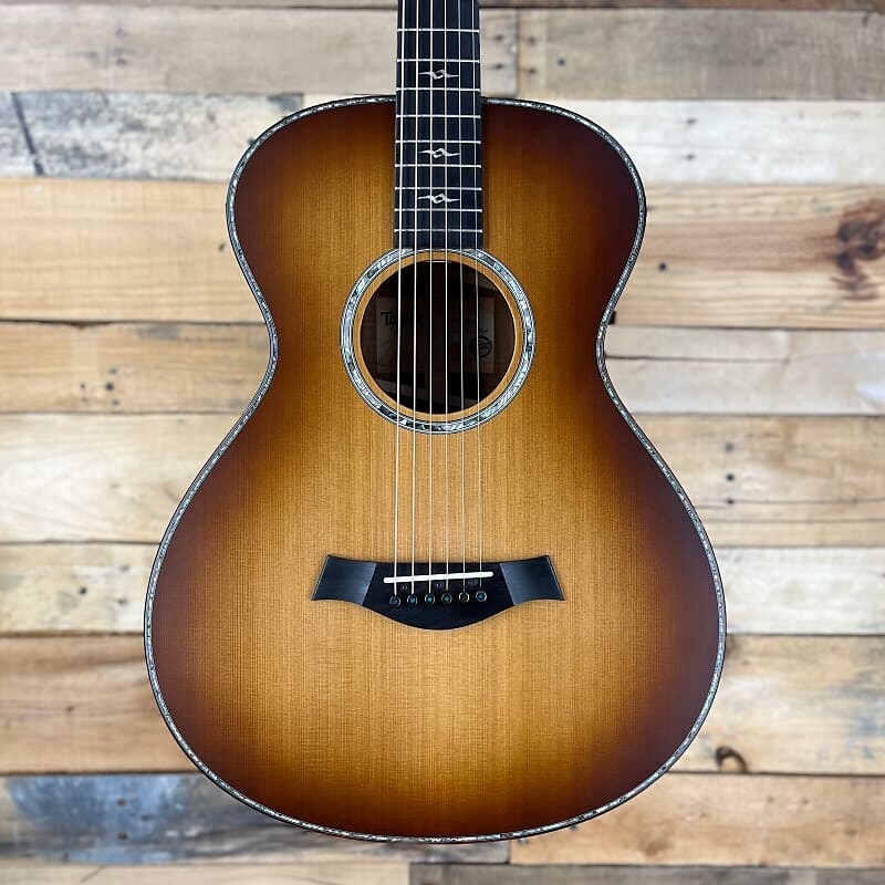 

2022 Taylor Custom Grand Concert 12-Fret Western Red Cedar & Koa с ES2 и OHSC Custom Grand Concert 12-Fret Western Cedar