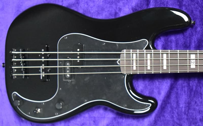 Fender Duff McKagan Deluxe Sign., Черный / Палисандр Duff McKagan Deluxe Signature cooper duff talleyrand