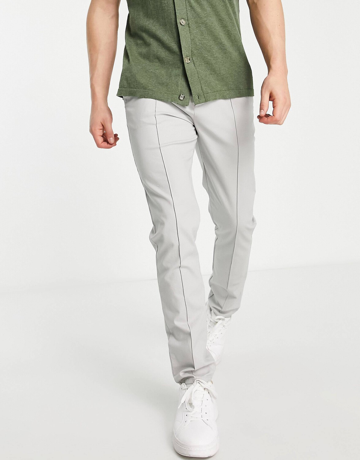 

Светло-серые узкие брюки чинос с защипами ASOS DESIGN