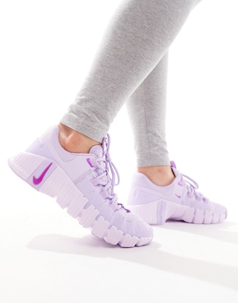 

Сиреневые кроссовки Nike Metcon 5