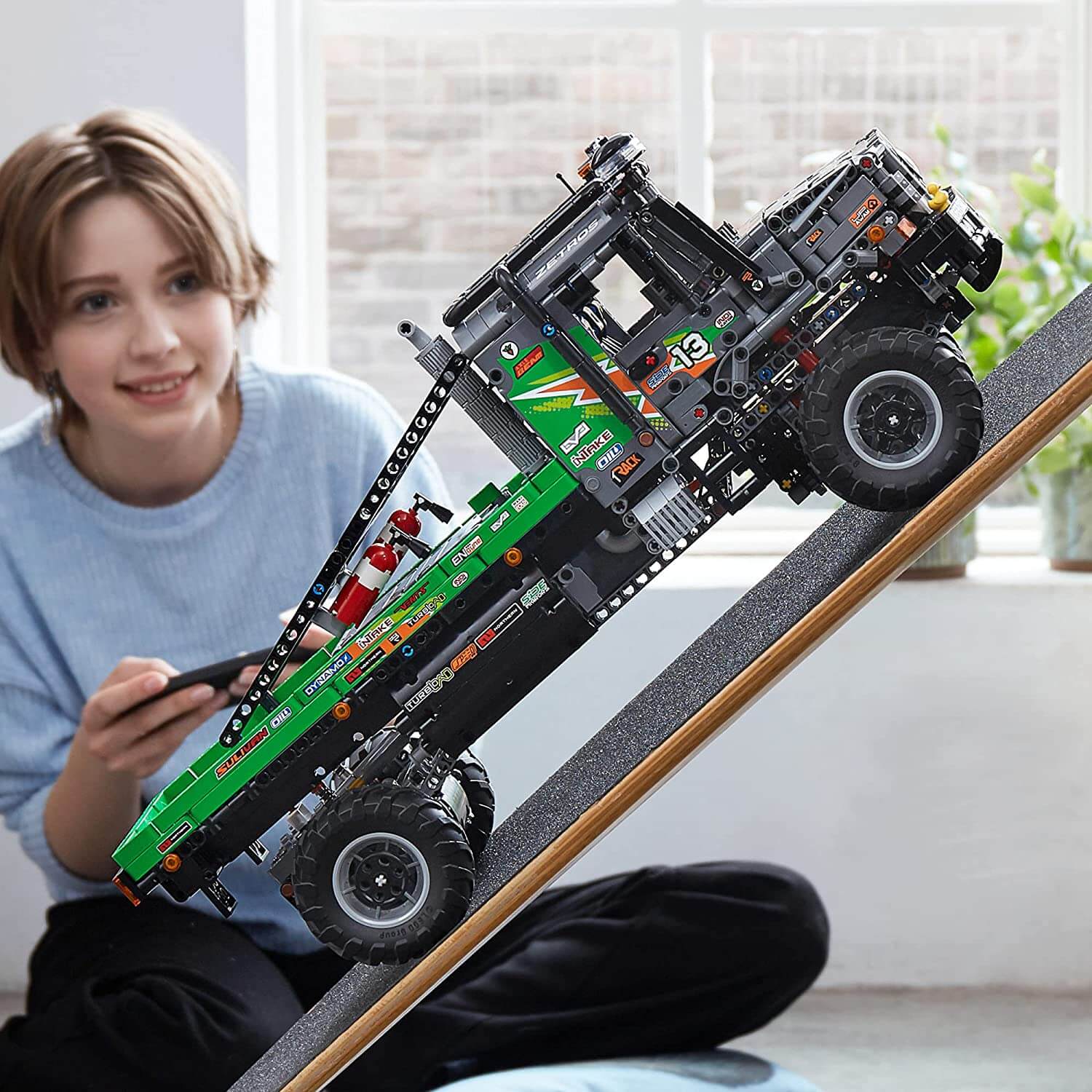 Конструктор Полноприводный грузовик-внедорожник Mercedes-Benz Zetros 42129  LEGO Technic – заказать по выгодной цене из-за рубежа в «CDEK.Shopping»