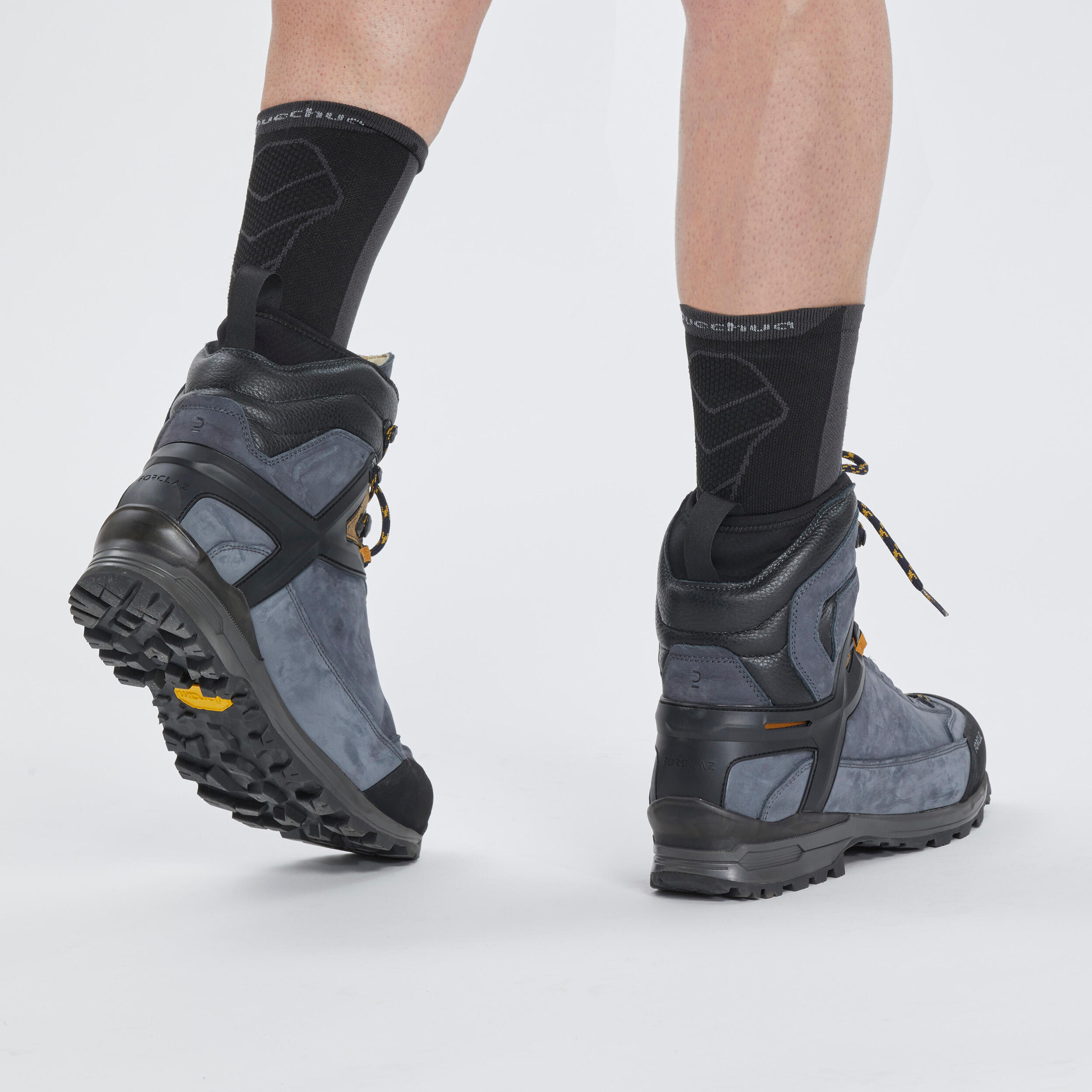 Ботинки кожаные треккинговые мужские Forclaz Vibram MT500 Ultra,  синий/карамельный