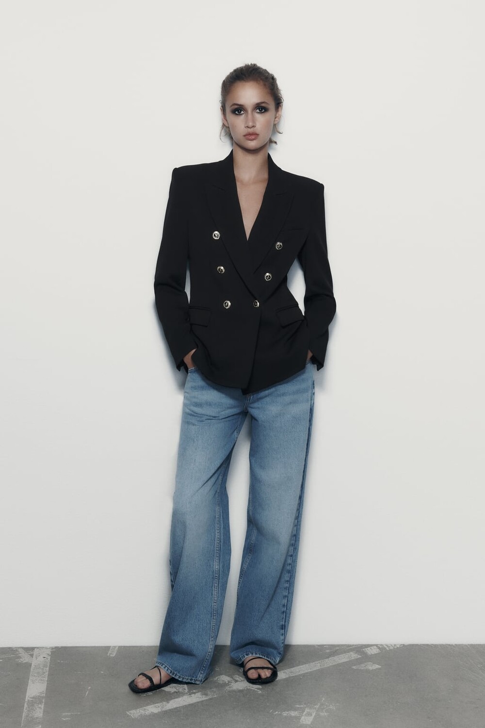 

Приталенный двубортный пиджак ZARA, черный