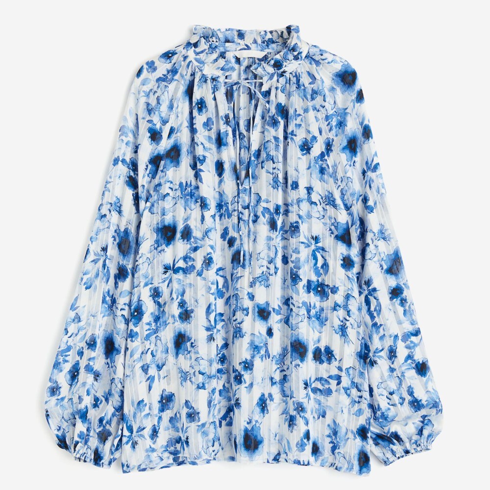 

Блузка H&M Ruffle-trimmed Crêped, белый/синий