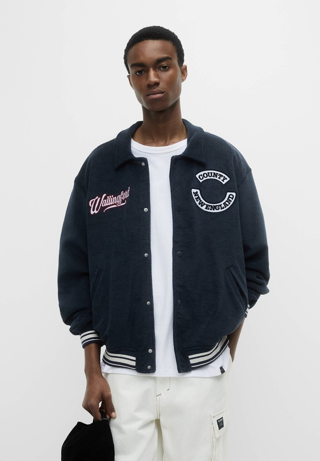 

Легкая куртка PULL&BEAR