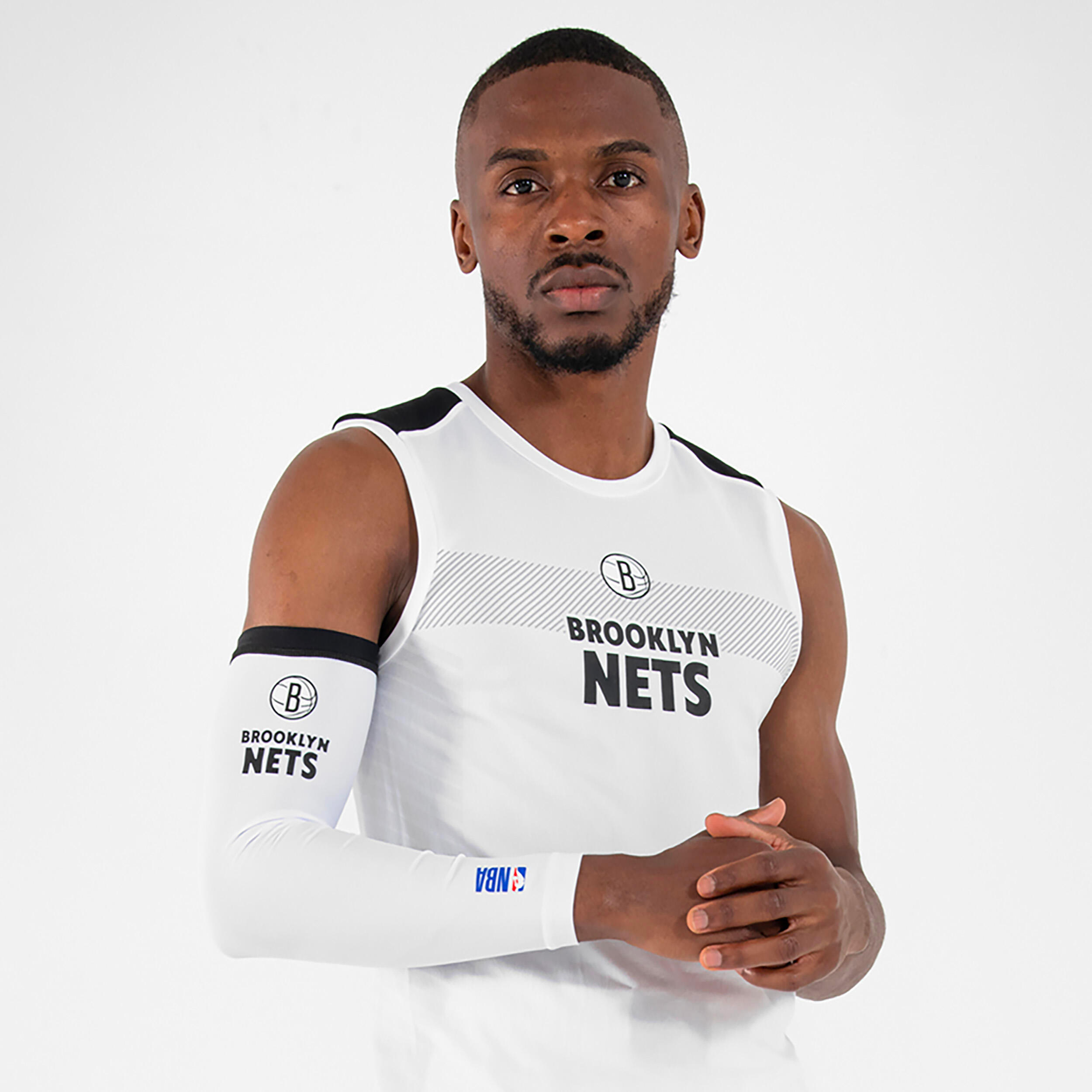 Баскетбольные налокотники женские/мужские E500 NBA Brooklyn Nets белые TARMAK, белый черный - фото