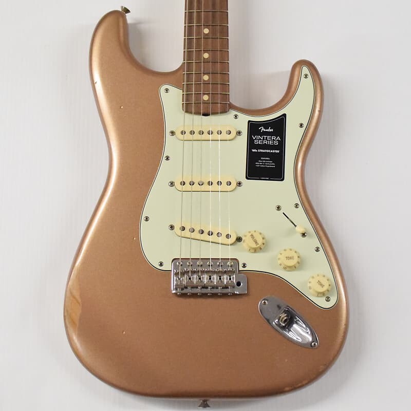 

Fender Vintera Road Worn '60s Stratocaster — золото Firemist