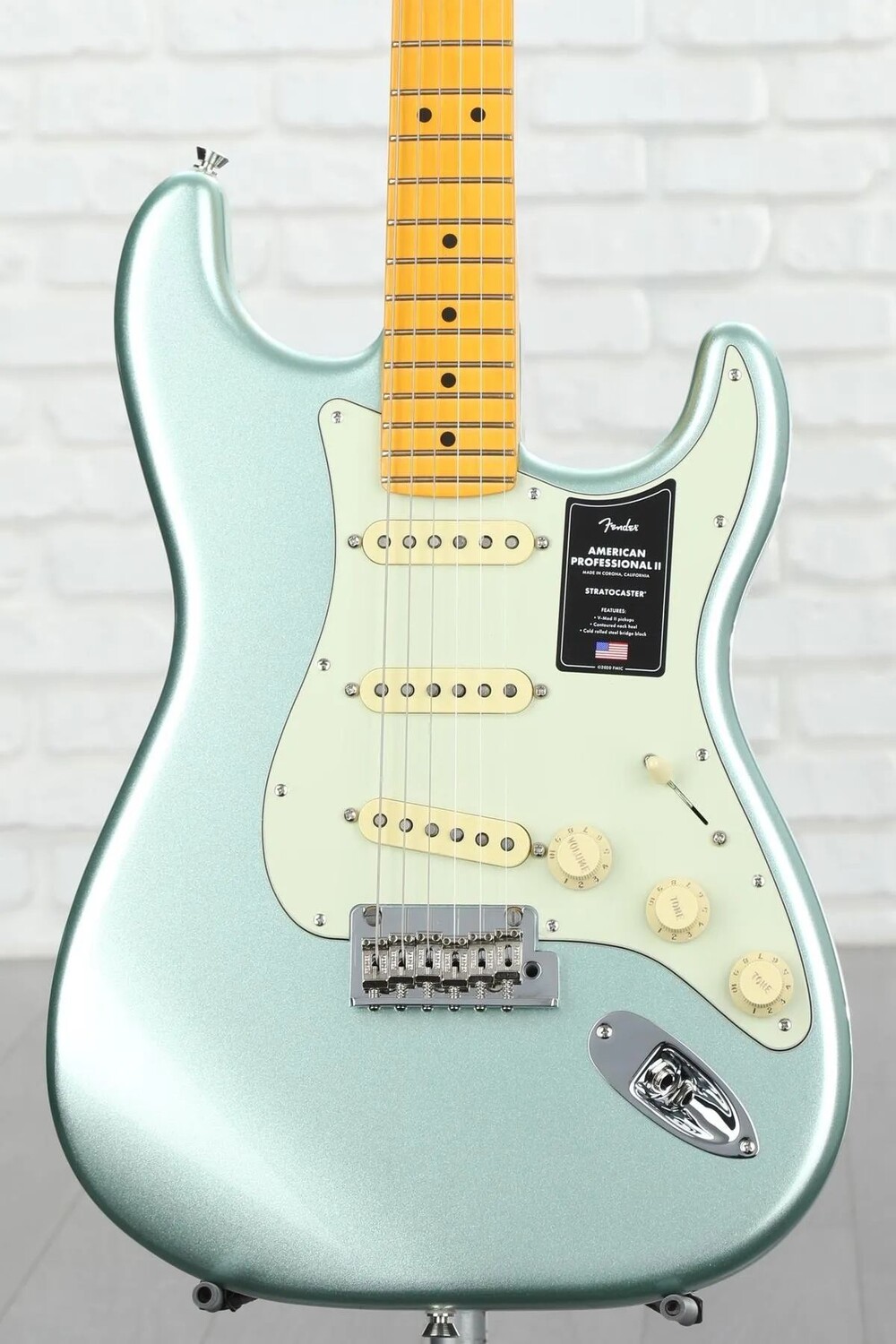 

Fender American Professional II Stratocaster — Mystic Surf Green с кленовой накладкой на гриф