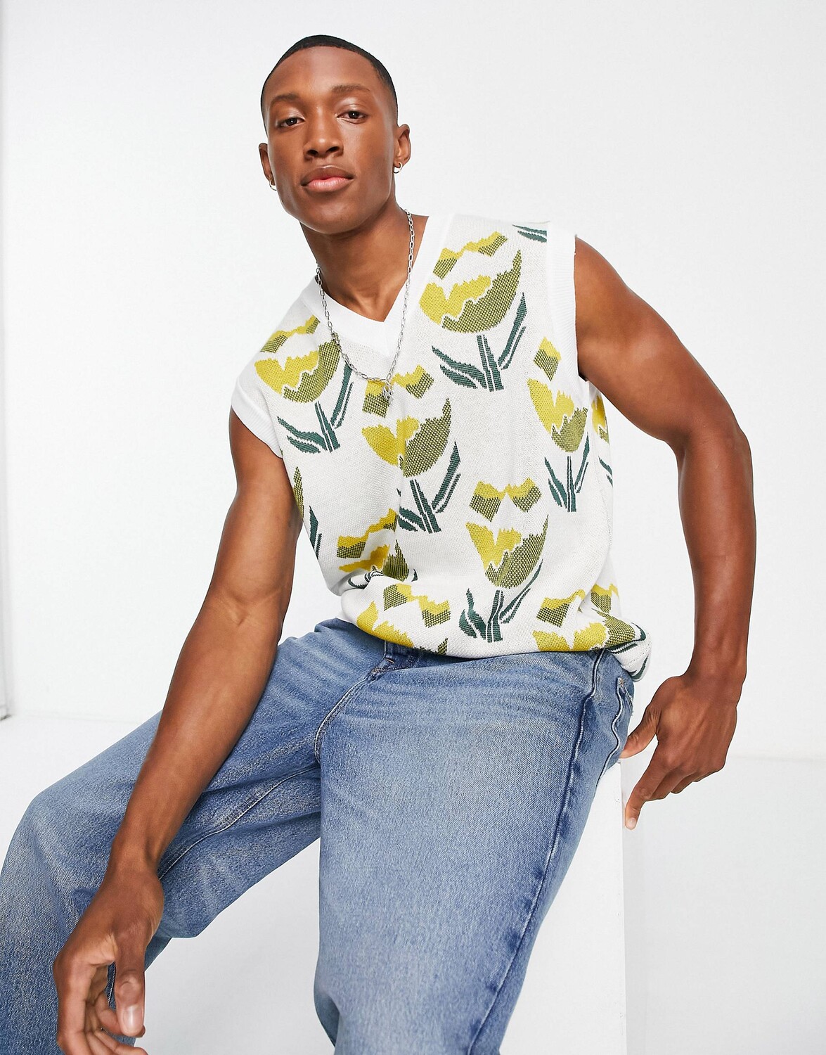 

Белая вязаная майка с рисунком тюльпанов ASOS DESIGN