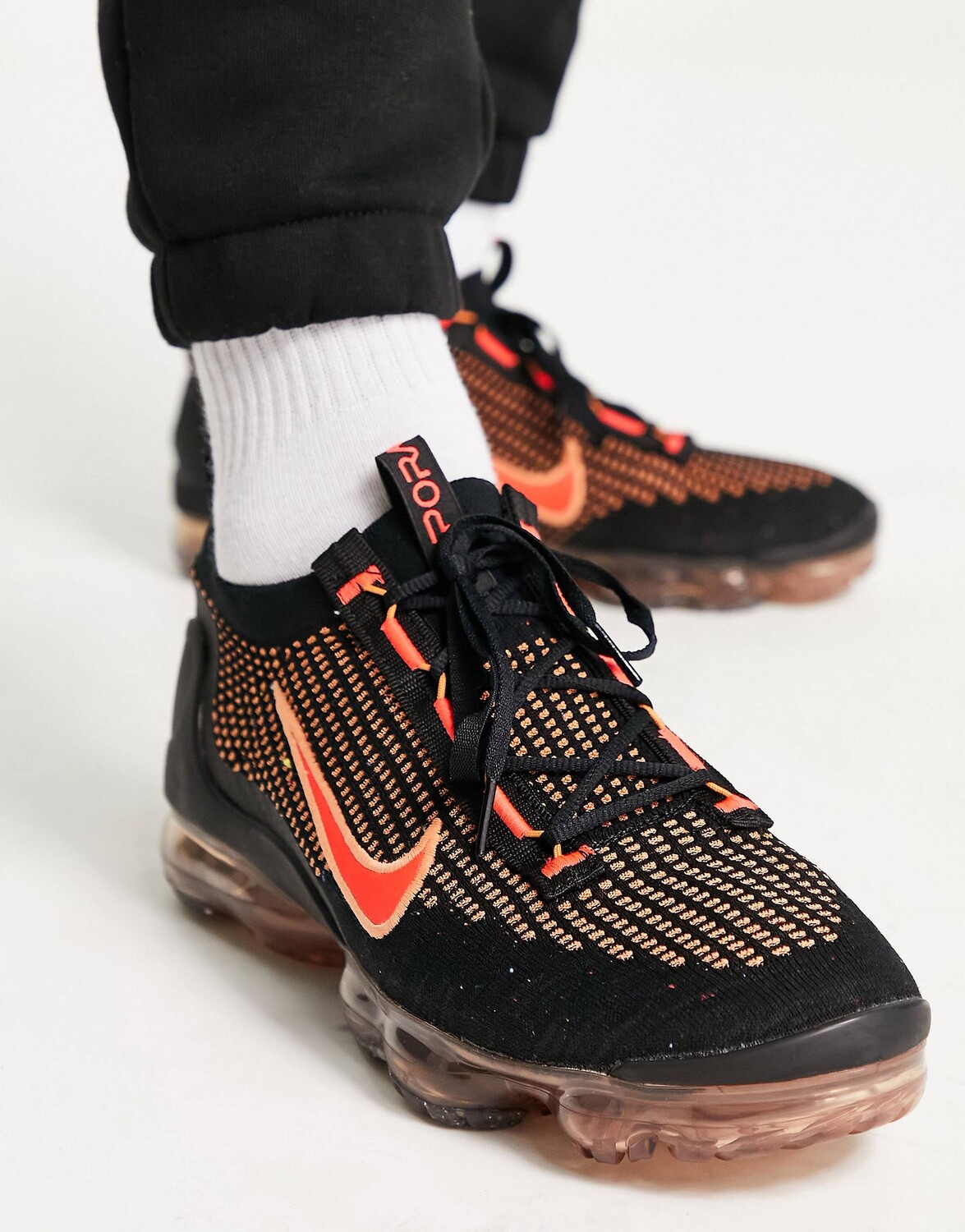 

Кроссовки Nike Air Vapormax 2021 из мухового трикотажа черного и оранжевого цветов