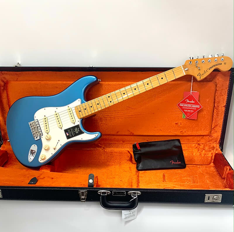 

Fender American Vintage II 1973 Stratocaster Лейк-Плэсид Синий