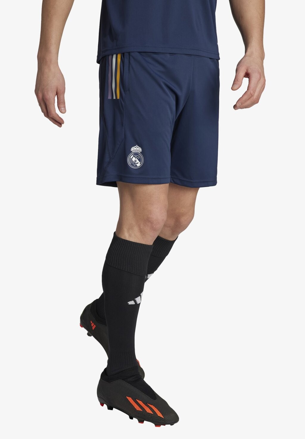 

Спортивные шорты Adidas