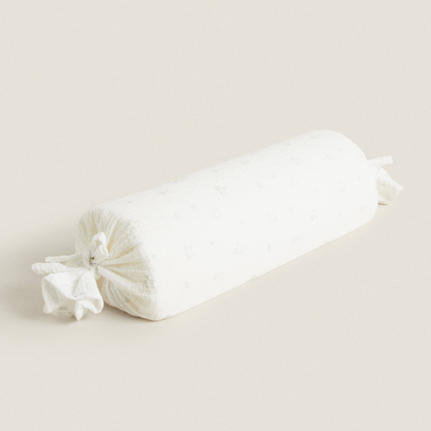 

Подушка Zara Home Clover Bolster, кремово-белый