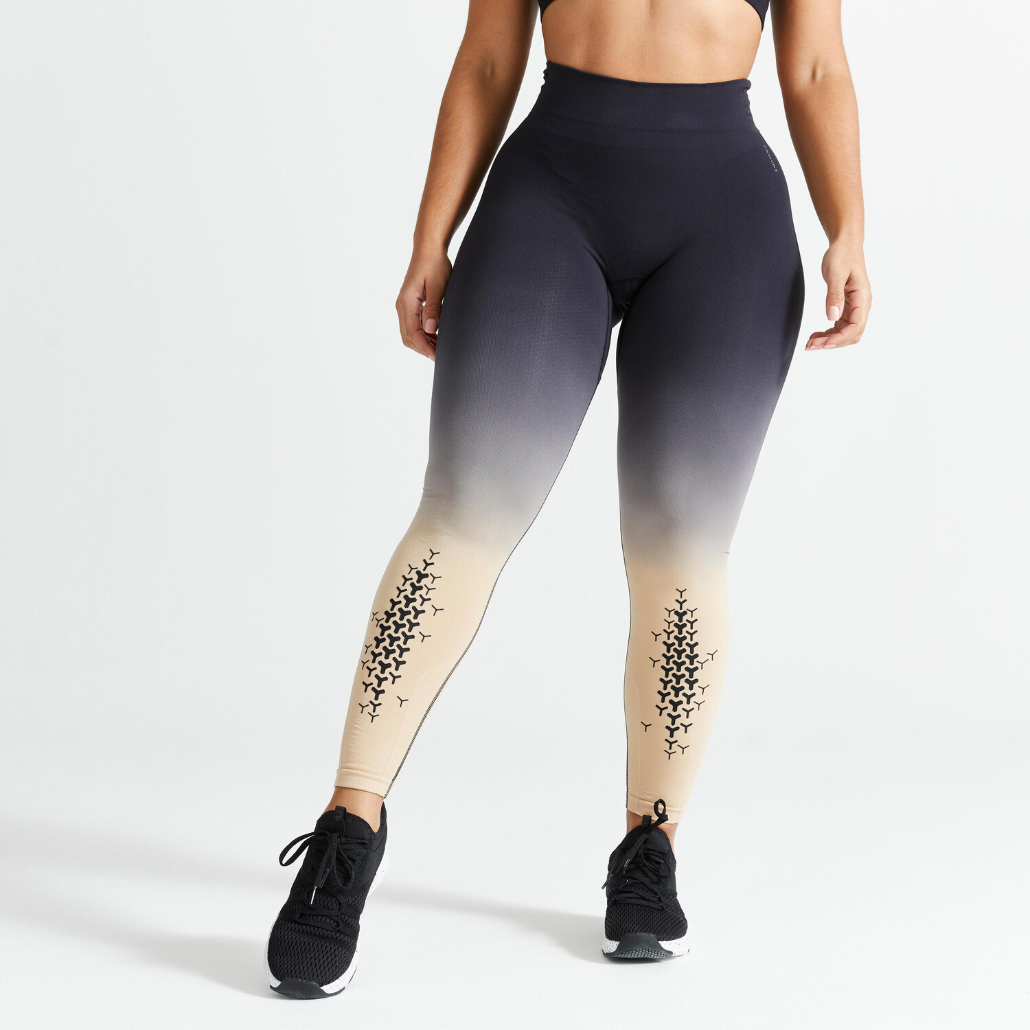 

Спортивные леггинсы crosstraining женские бесшовные - бежевый/черный DOMYOS, черный/золотисто-бежевый