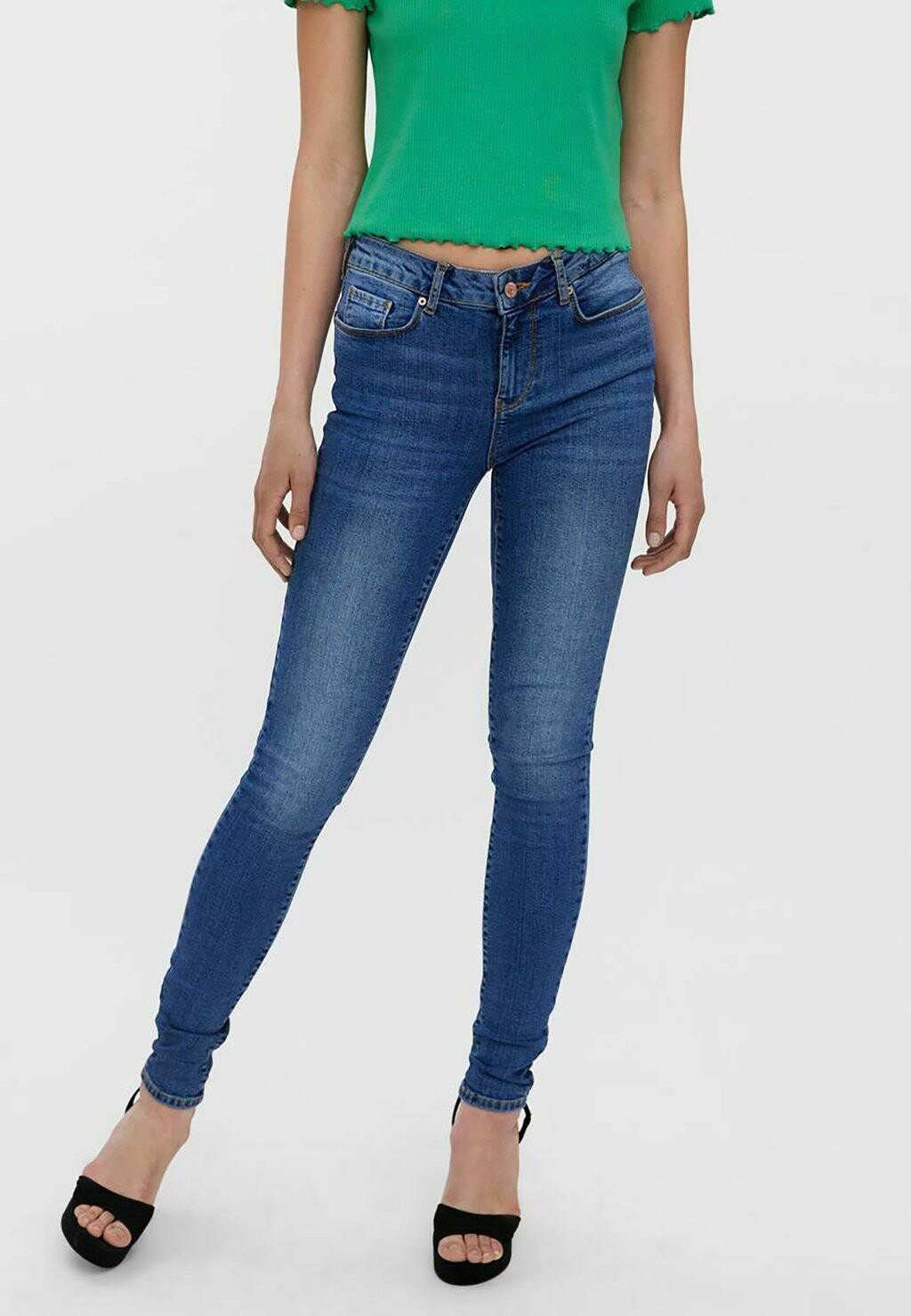 

Джинсы облегающего кроя Vero Moda