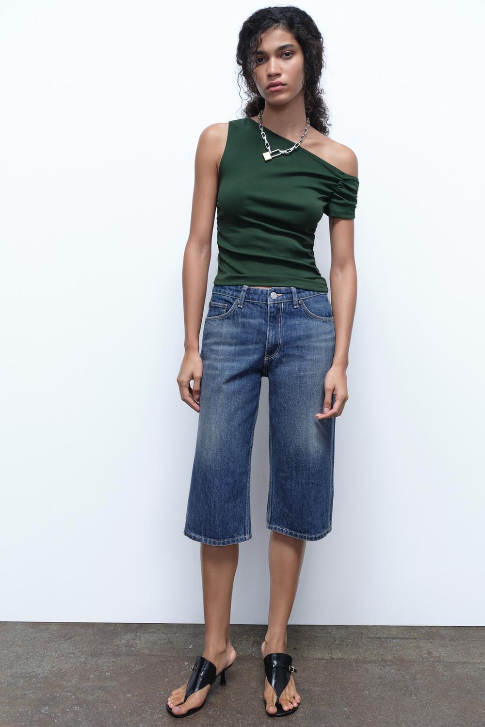 

Асимметричный топ со собранными деталями ZARA, темно-зеленый