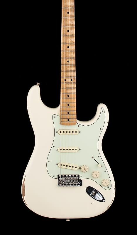 

Stratocaster 70-х Fender Limited Edition Road Worn Stratocaster — олимпийский белый #55880 Limited Edition Road Worn '70s Stratocaster