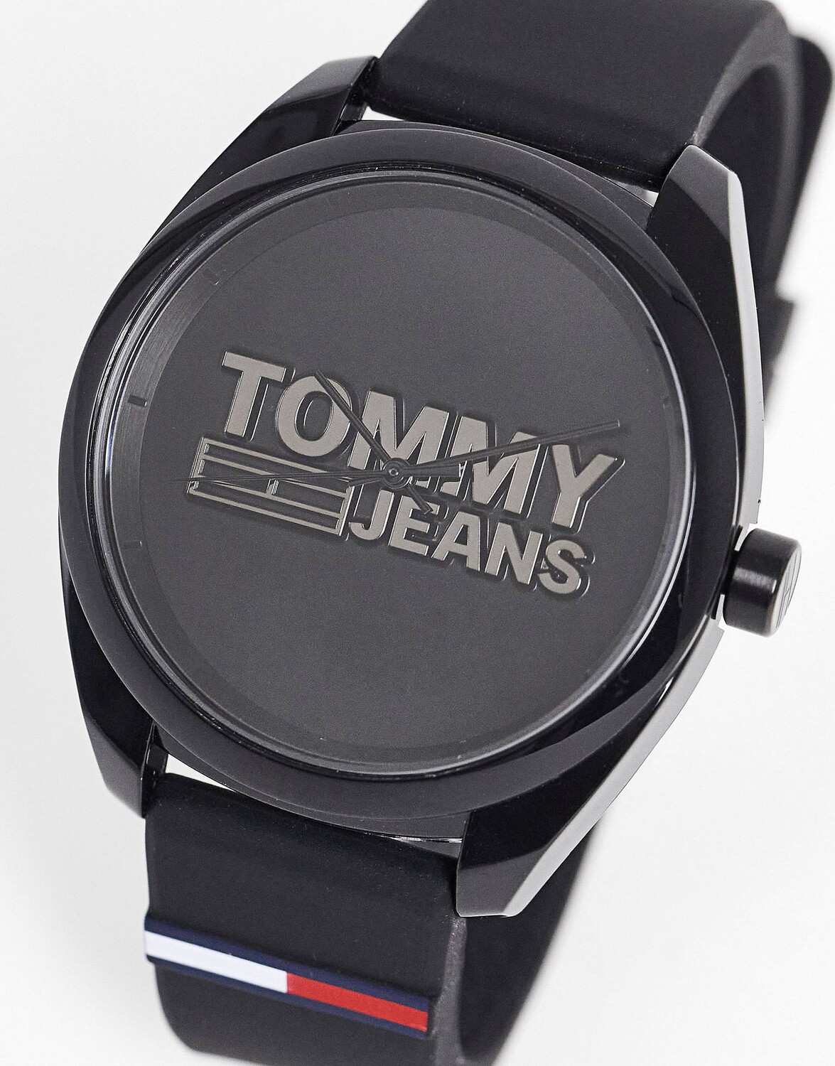 

Черные часы Tommy Hilfiger с силиконовым ремешком